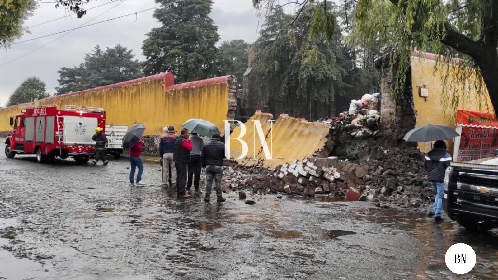 Se desmorona barda de  iglesia de Zinacantepec